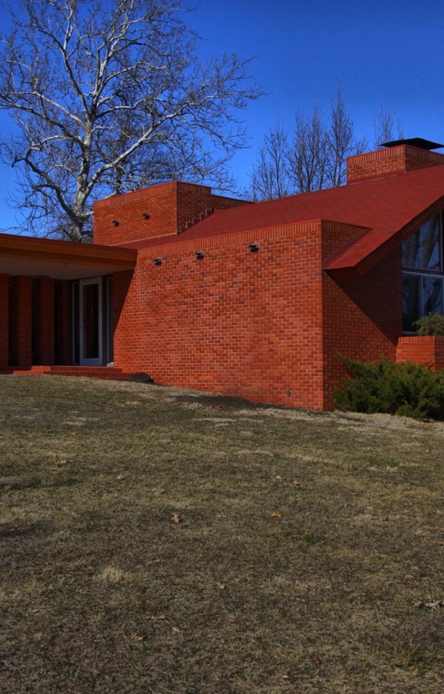 One of Only Seven Frank Lloyd Wright Usonian Houses in Iowa is For Sale ...