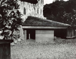 Image of doghouse designed by Frank Lloyd Wright