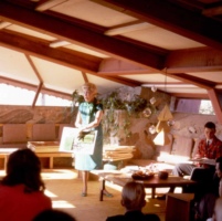 Liebes demonstrating to members of the Fellowship at Taliesin West
