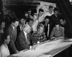 FRANK LLOYD WRIGHT WITH APPRENTICES
