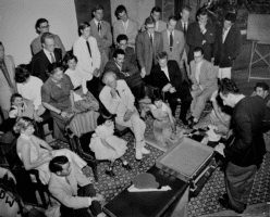 Frank Lloyd Wright with apprentices at a box project reveal at Taliesin. The Frank Lloyd Wright Foundation Archives (The Museum of Modern Art | Avery Architectural & Fine Arts Library, Columbia University, New York). All rights reserved.