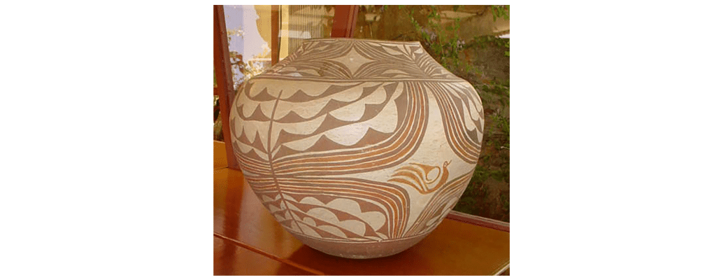 Zuni olla jar, clay, early 1930s, Frank Lloyd Wright Foundation Collection, 1188.501.